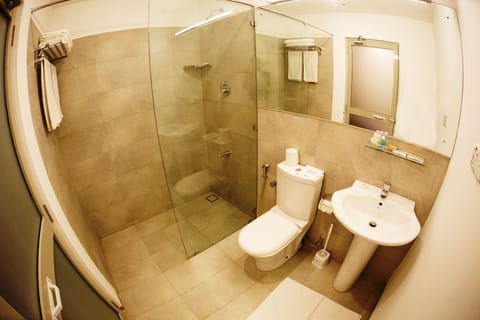 Comfort Room | Bathroom | Shower, free toiletries, hair dryer, towels