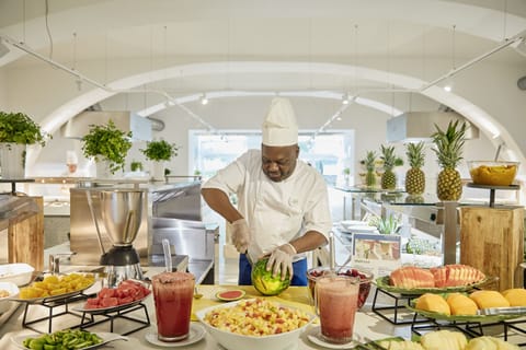 Free daily buffet breakfast