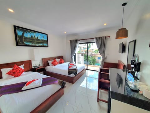 Deluxe Family Room with Balcony | In-room safe, soundproofing, iron/ironing board, free WiFi