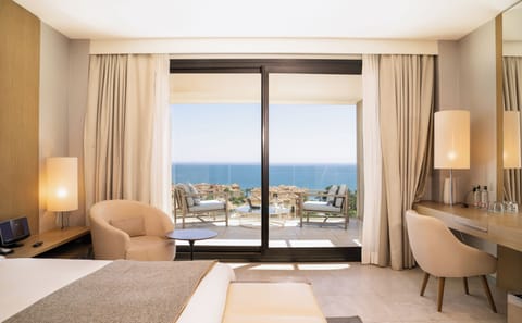 DELUXE SEA VIEW | Egyptian cotton sheets, premium bedding, minibar, in-room safe