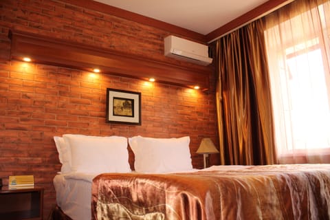 Standard Double or Twin Room | 1 bedroom, minibar, in-room safe, desk