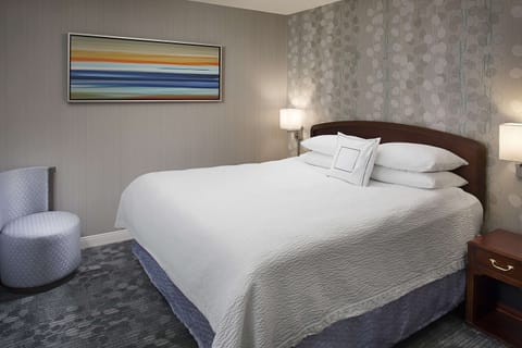 Suite, 1 King Bed, Accessible, Non Smoking | Premium bedding, down comforters, desk, blackout drapes