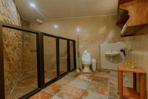 Superior Quadruple Room | Bathroom | Separate tub and shower, free toiletries, hair dryer, towels