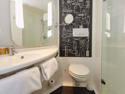 Premium bedding, pillowtop beds, desk, laptop workspace