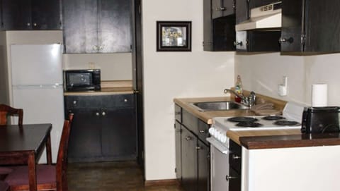 Suite, Multiple Beds, Non Smoking, Kitchen | Private kitchenette | Fridge, microwave