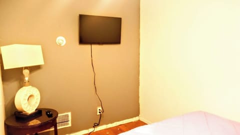 Shared Dormitory, 1 Bedroom, Smoking, Patio | 1 bedroom