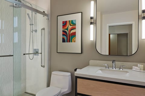 Junior Suite, 1 Bedroom | Bathroom | Separate tub and shower, free toiletries, hair dryer, towels