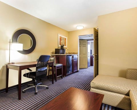 Suite, 1 Bedroom, Non Smoking | Premium bedding, pillowtop beds, desk, laptop workspace