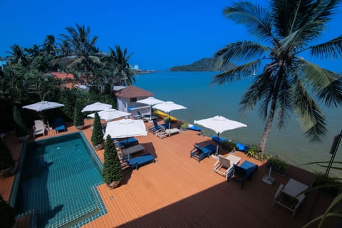 Outdoor pool, pool umbrellas, sun loungers