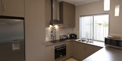 Deluxe Villa, 3 Bedrooms (Shiraz) | Private kitchen | Full-size fridge, microwave, stovetop, dishwasher