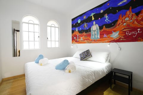 Standard Room, 1 Queen Bed, Shared Bathroom | Premium bedding, down comforters, individually decorated