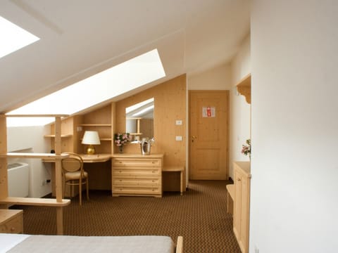 Deluxe Room | In-room safe, desk, free WiFi