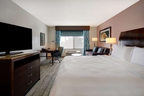 Deluxe Room, 1 King Bed with Sofa bed | Egyptian cotton sheets, premium bedding, in-room safe, desk