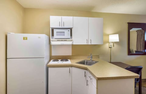 Studio, 1 Queen Bed, Non Smoking | Private kitchen | Full-size fridge, microwave, stovetop, coffee/tea maker