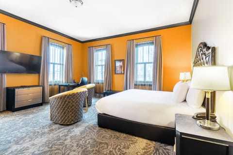 Executive Room, 1 King Bed | Premium bedding, memory foam beds, in-room safe, blackout drapes