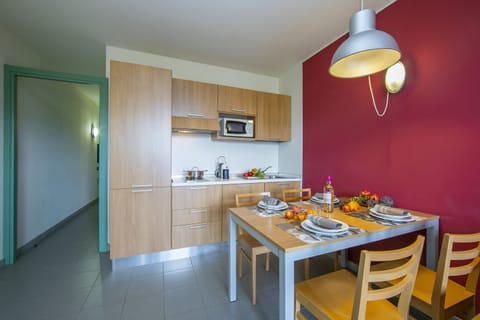 Family Apartment, 1 Bedroom (Teleo 108 Ski In - Ski Out 50m) | Private kitchen | Fridge, microwave, stovetop, cookware/dishes/utensils