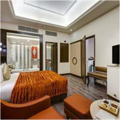 Presidential Suite | Down comforters, Select Comfort beds, minibar, in-room safe