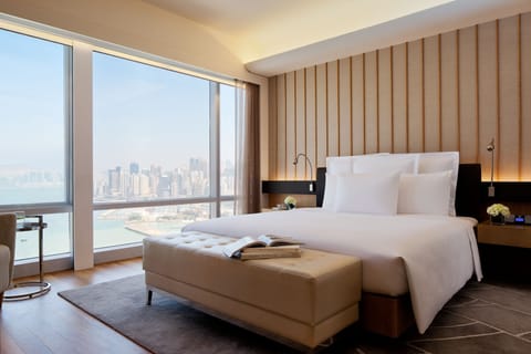 Executive Suite, 1 Bedroom | Premium bedding, minibar, in-room safe, desk