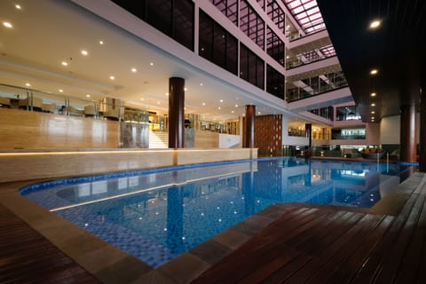 Indoor pool, sun loungers