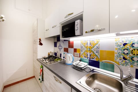 Deluxe Double Room, Sea View | Private kitchen | Electric kettle