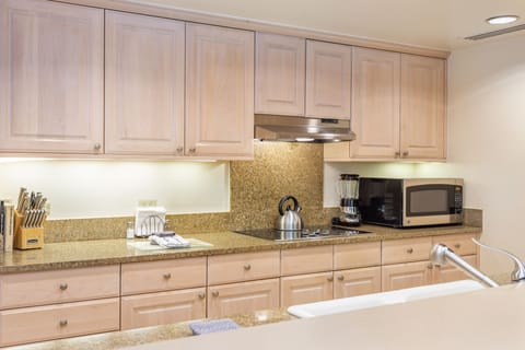 Condo, 2 Bedrooms | Private kitchen