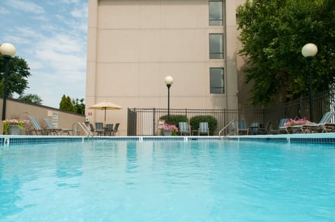 Seasonal outdoor pool, pool umbrellas, sun loungers