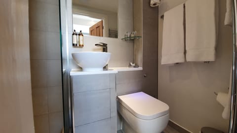 City Double Room, Garden View (Fourth Floor) | Bathroom | Shower, free toiletries, hair dryer, bathrobes