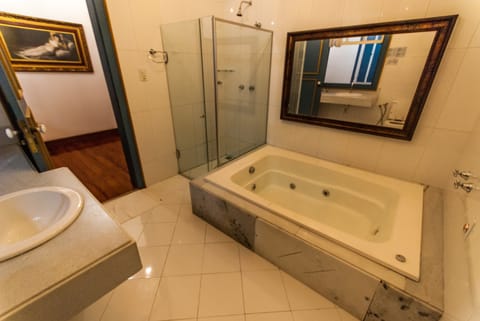 Honeymoon Double Room, 1 Bedroom, Pool View | Jetted tub