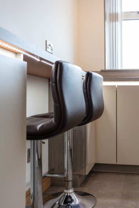 Signature Apartment | Private kitchen | Full-size fridge, microwave, oven, stovetop