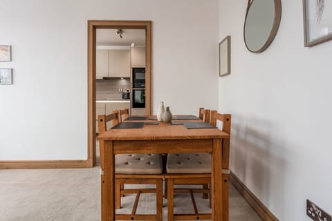 Signature Apartment | Dining room