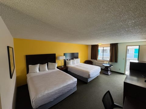 Premium bedding, in-room safe, laptop workspace, blackout drapes