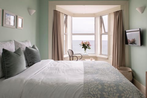 Superior Double or Twin Room, Sea View, Sea Facing | Hypo-allergenic bedding, in-room safe, individually furnished, desk