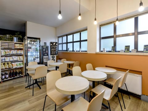 Daily buffet breakfast (EUR 7.90 per person)