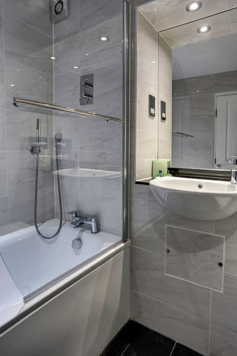 Combined shower/tub, deep soaking tub, free toiletries, hair dryer