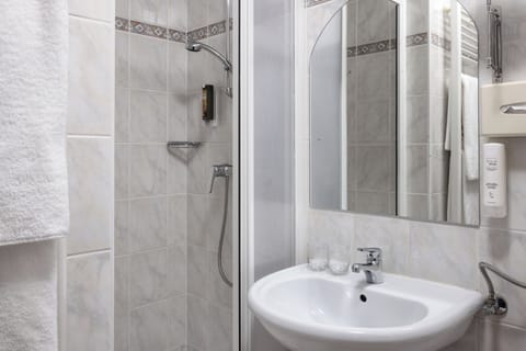 Combined shower/tub, free toiletries, hair dryer, bathrobes
