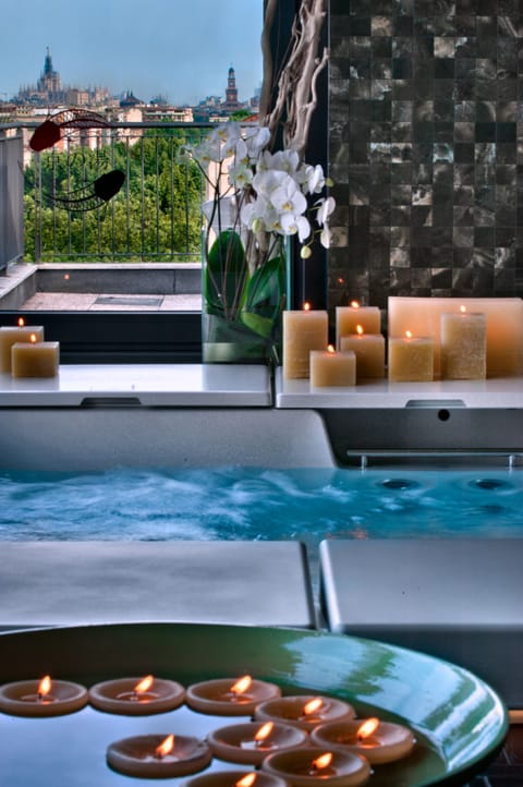 Indoor spa tub