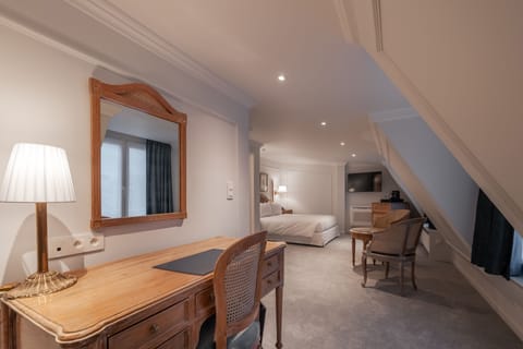 Suite | Premium bedding, minibar, in-room safe, desk