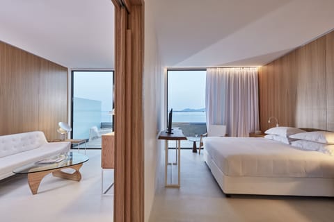 One Bedroom Suite Sea View | Free minibar, in-room safe, blackout drapes, iron/ironing board