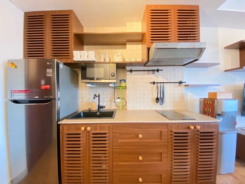 Apartment, 2 Bedrooms | Private kitchen | Fridge, cookware/dishes/utensils