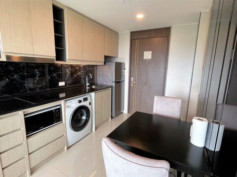 Comfort Apartment, 1 Queen Bed, Ocean View | Private kitchen | Fridge, microwave, stovetop, electric kettle