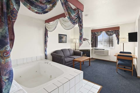 Suite, 1 King Bed, Microwave | Blackout drapes, iron/ironing board, free WiFi, bed sheets