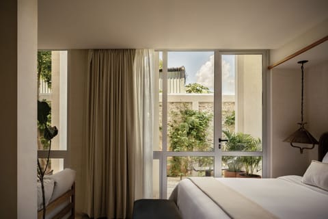 Premium Room | Premium bedding, down comforters, in-room safe, individually decorated