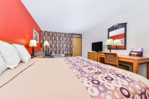 Deluxe Room, 1 King Bed, Non Smoking | Desk, free WiFi, alarm clocks