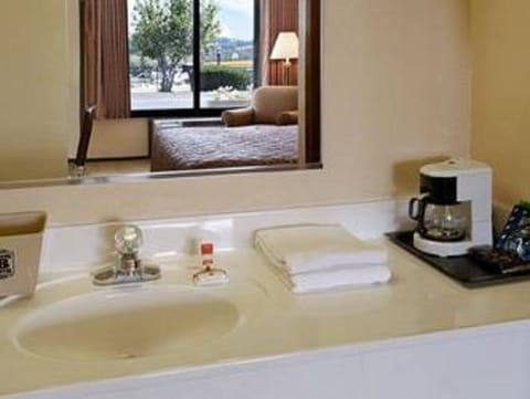 Room, 2 Double Beds, Non Smoking | Bathroom | Combined shower/tub, hair dryer, towels