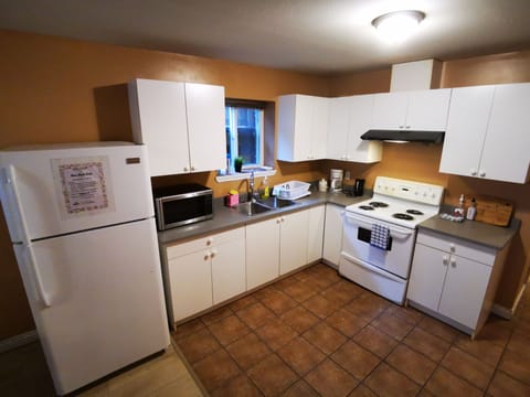 Comfort Suite, Multiple Bedrooms | Private kitchen | Microwave, toaster, freezer