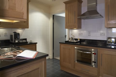 Suite, 1 King Bed, View (Opera Separate Lounge/Dining Space) | Private kitchenette | Eco-friendly cleaning products