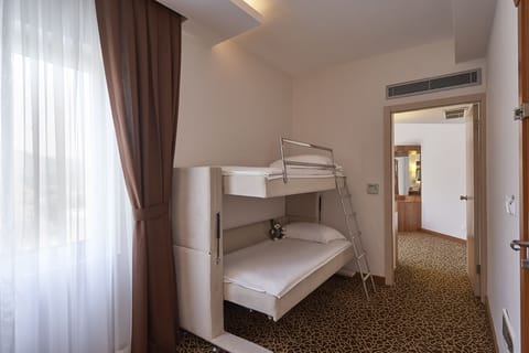 Junior Suite | Minibar, free WiFi, bed sheets