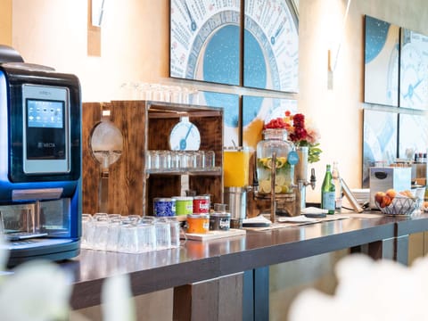 Daily buffet breakfast (EUR 18.50 per person)