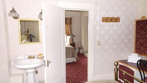 Suite, 2 Bedrooms | Bathroom | Shower, free toiletries, hair dryer, towels