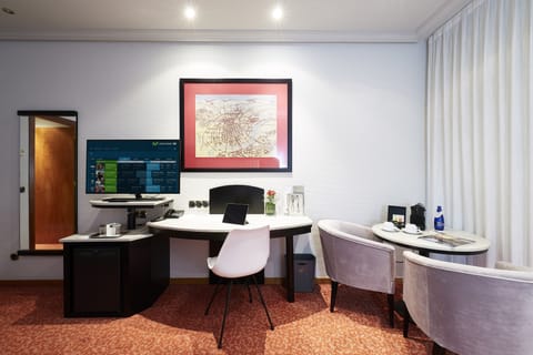 Premium Room | Minibar, in-room safe, desk, laptop workspace